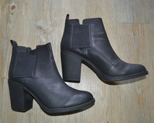 H&M  Divided Stiefel