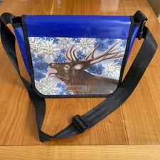 BerlinBag – Kunstvolle Umhängetasche aus LKW-Plane