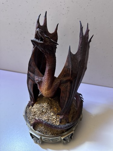 Smaug herr der - -,