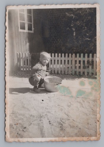 Junge mit kochtopf 1942 - junge,