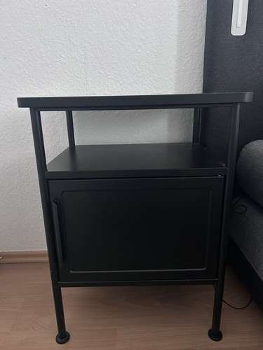 Schwarzer metall nachttisch - schwarzer, metall-nachttisch