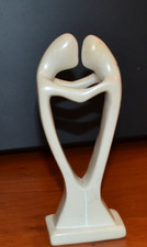 2 liebende Figuren aus Speckstein, wunderschön gemacht, mit Herz, beigefarben