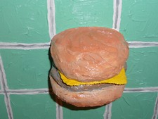 "Cheseburger 002" JaWiKo/Verschenkekunst