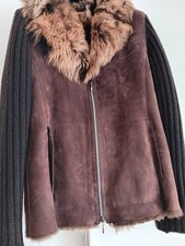 Fellgefütterte Velourslederjacke in braun mit Strickärmeln, Gr. DE 38