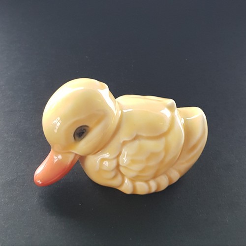 Kleine ente goebel - ente,, ostern