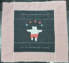 David Fussenegger Krabbeldecke Juwel 'Jonglierbär' 100 x 100 cm Anthrazit