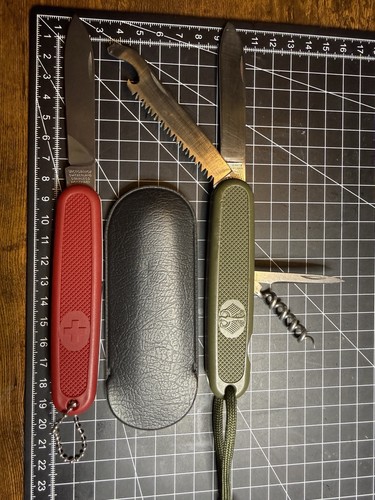 Victorinox swiss army knife - army,