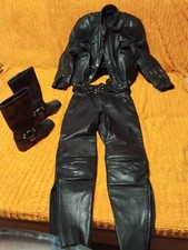 Lederjacke, Lederhose und Lederstiefel Damen 