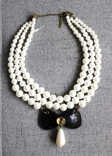 Perlenkette Modeschmuck 45 cm - 53 cm Weiß Schwarze Schleife NEU