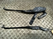 90070 Wiper Arm Front Left