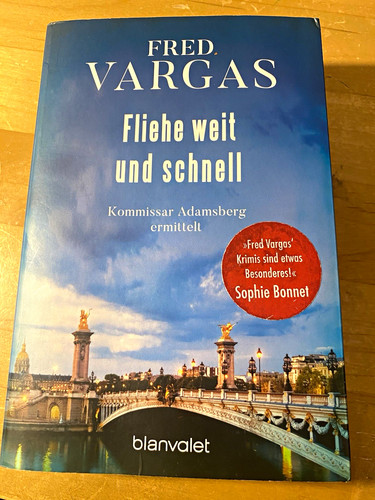 Fliehe weit und - , v