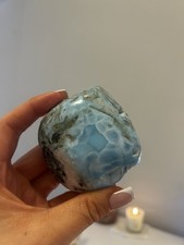 Eine Klasse Larimar halb