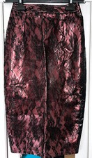 Sehr schöner Lack Leder, Bleistift Rock mit Spitze überzogen Gr S