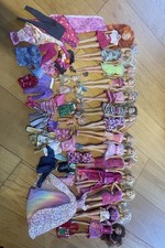 Barbie Konvolut mit Kleidung