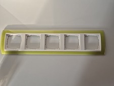 GIRA 5fach Abdeckrahmen Grün, Zwischenrahmen Weiß 