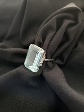 Ring mit Aquamarin und Diamanten, 750er Weißgold, 18kt.