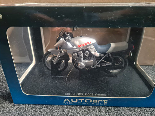 Autoart motorcycle suzuki - autoart,