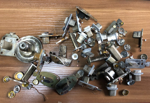 Versilberter schrott teile aus - schrott,