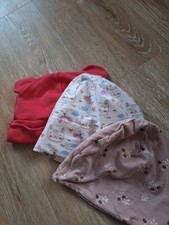 3 Mützen rot Öhrchen Gr. 44