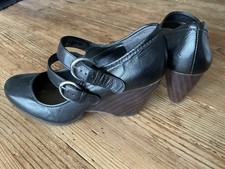 Schwarze Leder Pumps Spangenschuh CLARKS Keilabsatz, Riemen & Schnalle UK 6 EU39