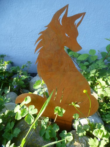 Großer rostiger fuchs aus - rostiger,
