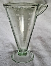 Pressglas Messbecher "von