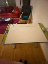 Kinder-/Jugendschreibtisch mit passendem Stuhl 