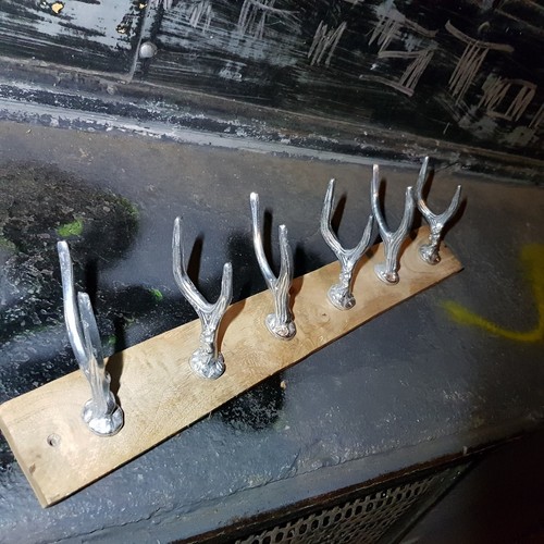 Geweih kleiderhaken metall - -,
