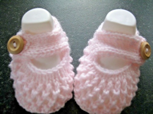 Paar handgestrickte babyschuhe - paar,