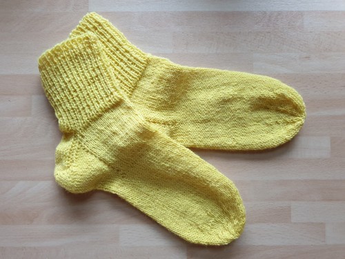 Paar socken selbst gestrickt - socken,