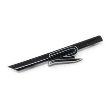 VW Golf 8 R-Line Schriftzug