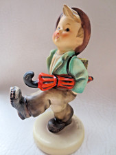 HUMMELFIGUR GOEBEL HUM 79 "HINAUS IN DIE FERNE" JUNGE MIT SCHIRM HUMMEL FIGUR