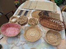 Konvolut 17 tlg. Platzsets Brotkörbe Körbe Untersetzer Holz Korbwaren #1746 OWO