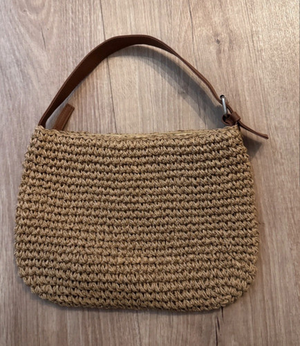Beige geflochtene