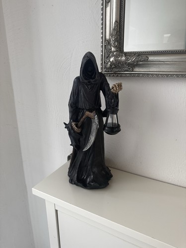 Tod mit lampe - tod, lechtend