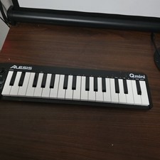 Alesis Qmini - Portable 32 Key