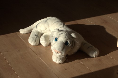 Weißer tiger kuscheltier mit - kuscheltier,