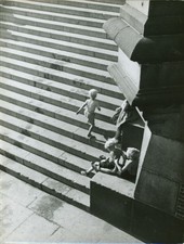 Photo Children on a Grand