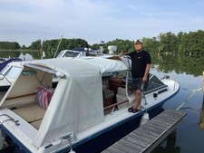 Kajütboot mit Trailer Windy