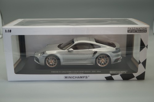 Minichamps 153069174 - 1/18,
