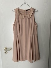 Rosa Kleid mit Kragen und