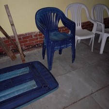 Gartenmöbel Tisch und 4 Stühle Farbe blau gebraucht