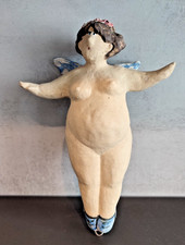 Kreativer Ton-Engel aus einem