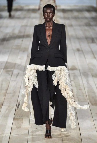 Alexander mcqueen runway - alexander,