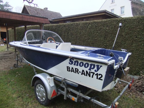 Sportboot mit außenborder - sportboot,