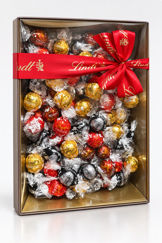 Lindt geschenkbox hamper box - lindt,