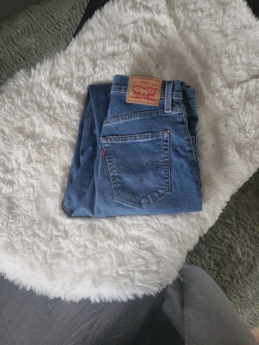 Levis high waisted mom jeans - mom,