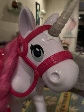 Weihnachtsgeschenk? für Pferdefans Barbie Großes Einhorn mit Batterien ?