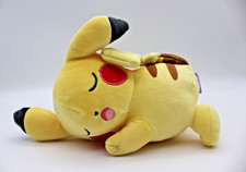 Pokémon Schlafendes Pikachu Plüsch 23cm - Stofftier Kuscheltier - NEU !