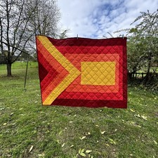 Quilt Decke „Dreieck zum Quadrat“ Selbstgenäht Baumwollstoffe Gelb Rot Orange